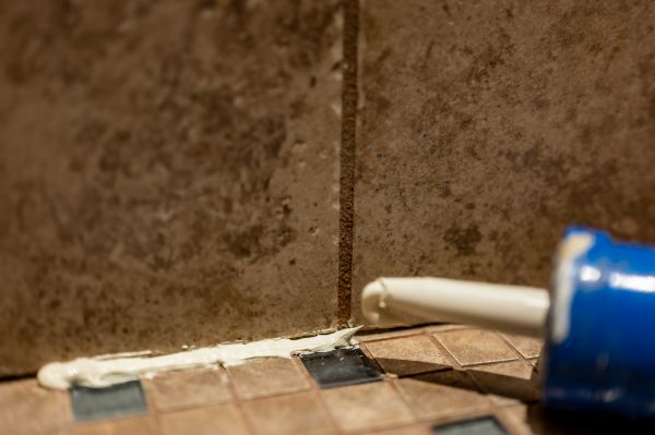 Shower Caulk Replacement in East Lansing